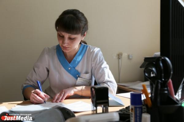 На Урале врач отправила ребенка в школу с открытой после операции раной - Фото 1
