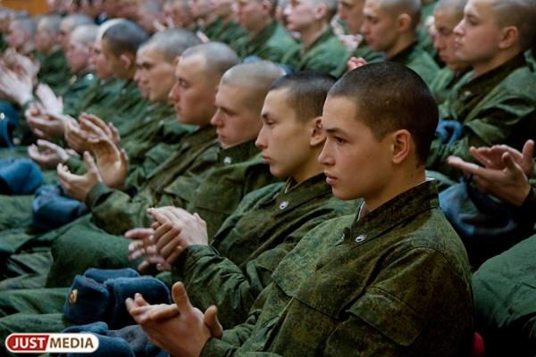 В Воронеже на день рождение в ресторан пришли силовики и вручили гостям 50 повесток - Фото 1