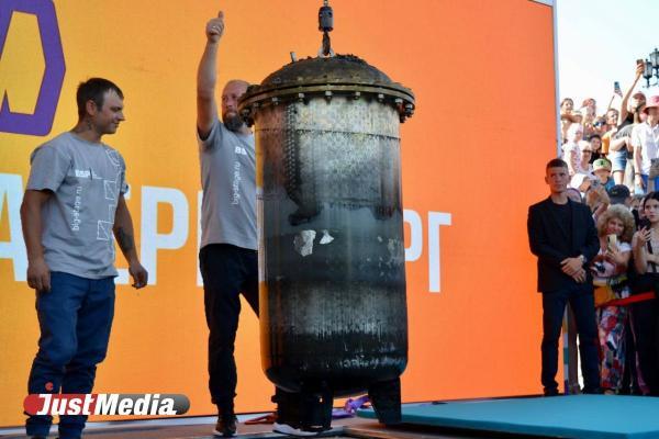 Стало известно, что положили в «капсулу времени» Екатеринбурга, которую вскроют через 50 лет - Фото 1