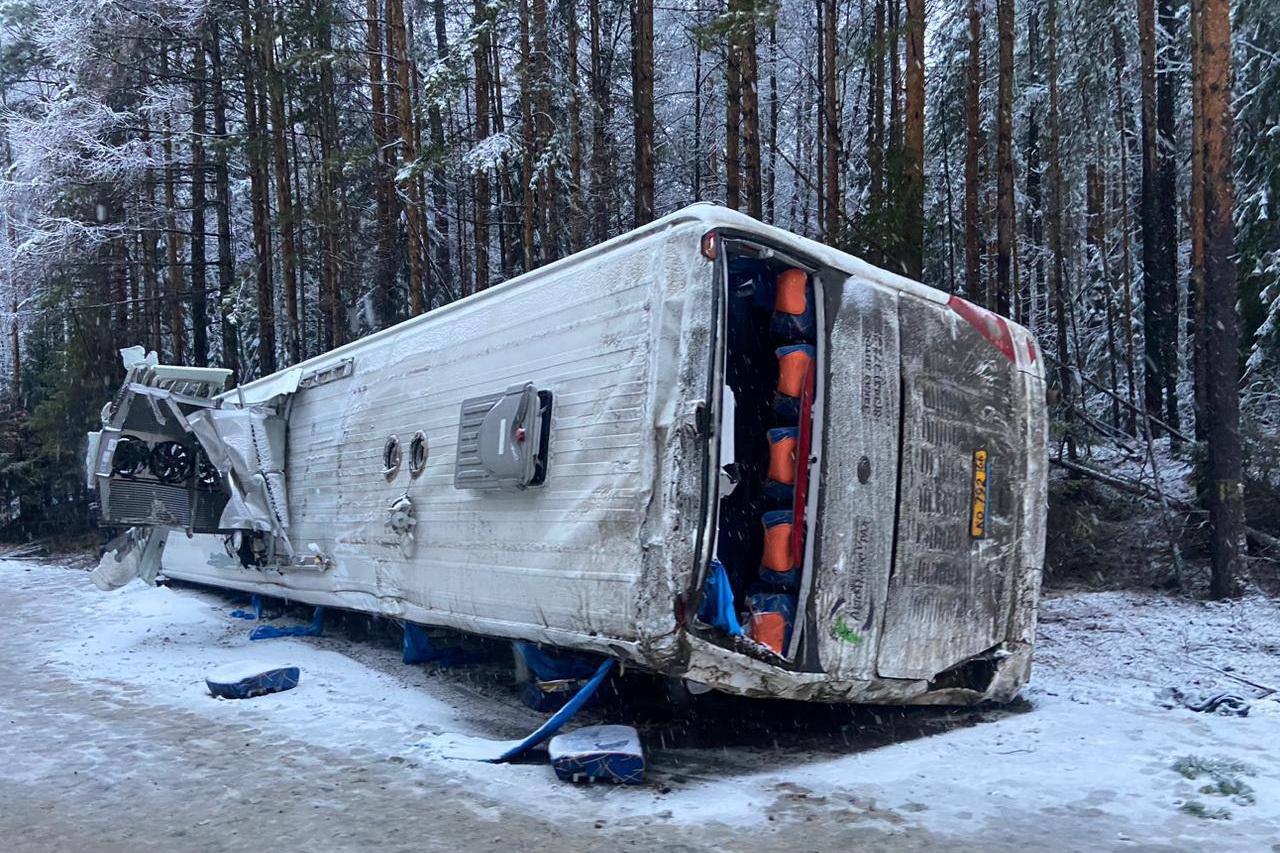 Врачи выписали четырех пострадавших в ДТП автобуса с грузовиком - Фото 1