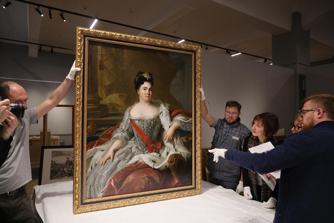 В Екатеринбург из Эрмитажа привезли 150 экспонатов о Екатерине I - Фото 1