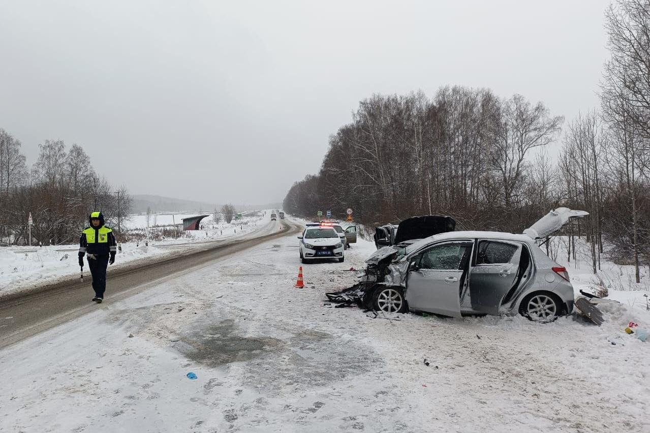 Лихач на Chevrolet устроил двойное ДТП на Полевском тракте - Фото 1