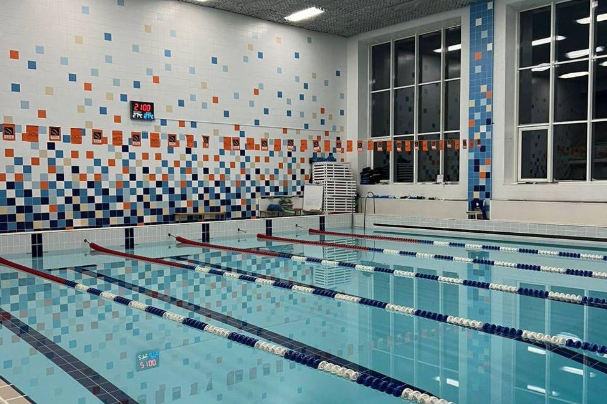 На Урале школьнику засосало руку в фильтр бассейна. Мальчик погиб - Фото 1