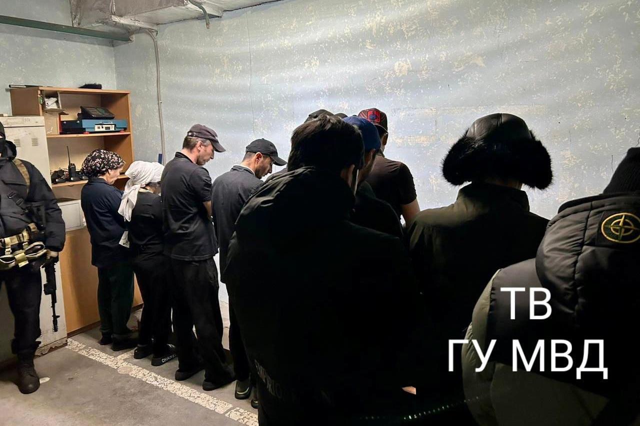 Полиция Екатеринбурга устроила облаву на мигрантов в Гринвиче - Фото 1