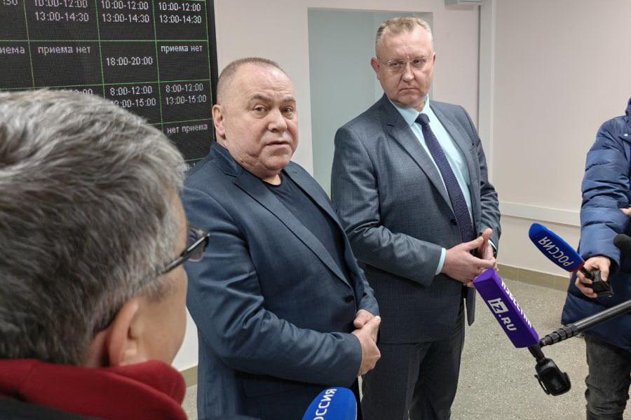 Министра Карлов проинспектировал больницу Рефтинского, о которой рассказали Путину - Фото 1