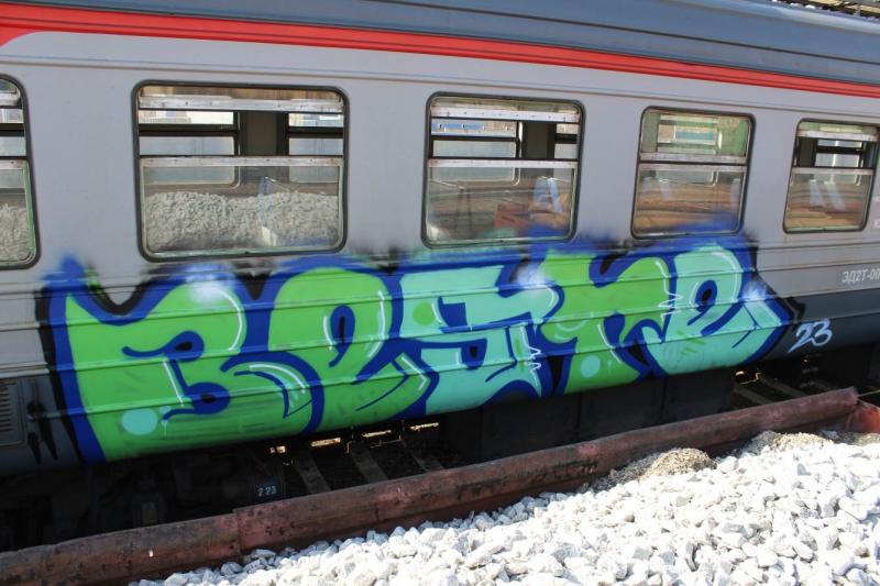  В Екатеринбурге задержали местного жителя, который несколько лет разрисовывал электрички - Фото 1