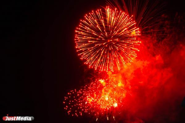 Власти Екатеринбурга отказались от салюта на Новый год - Фото 1