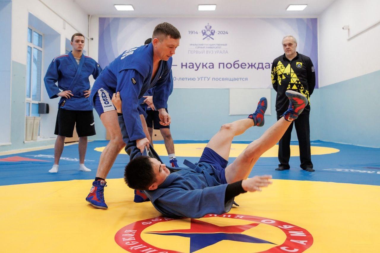 В Уральском государственном горном университете открылся зал для занятий самбо - Фото 1