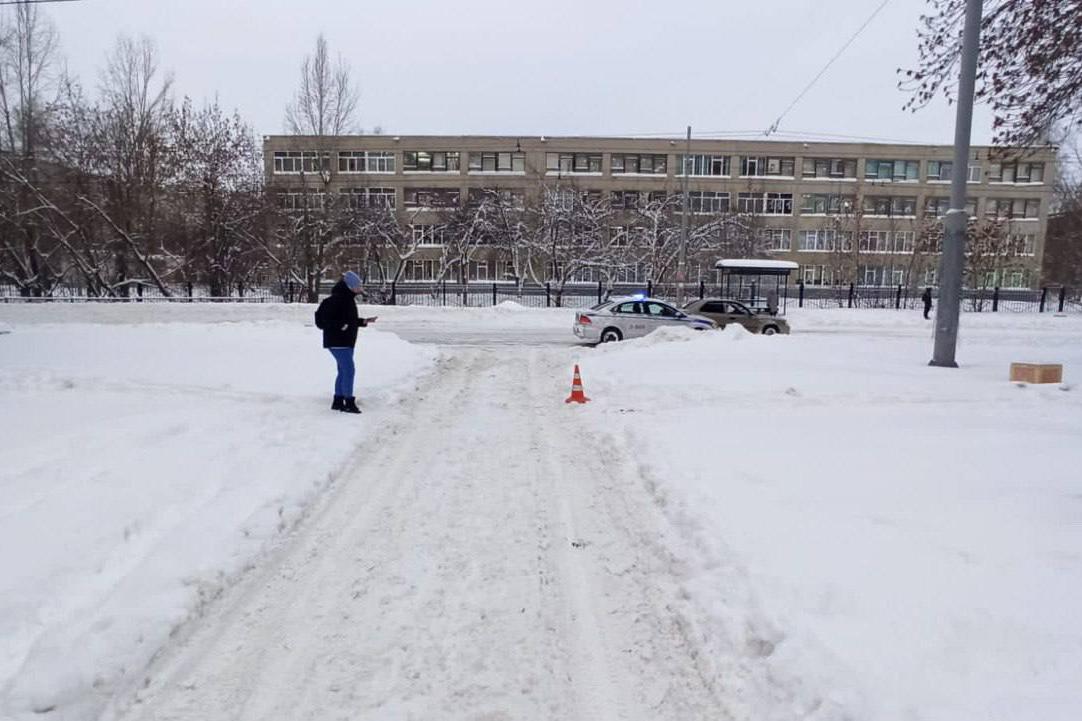 В Екатеринбурге водитель ГАЗели сбил женщину и скрылся с места ДТП - Фото 1