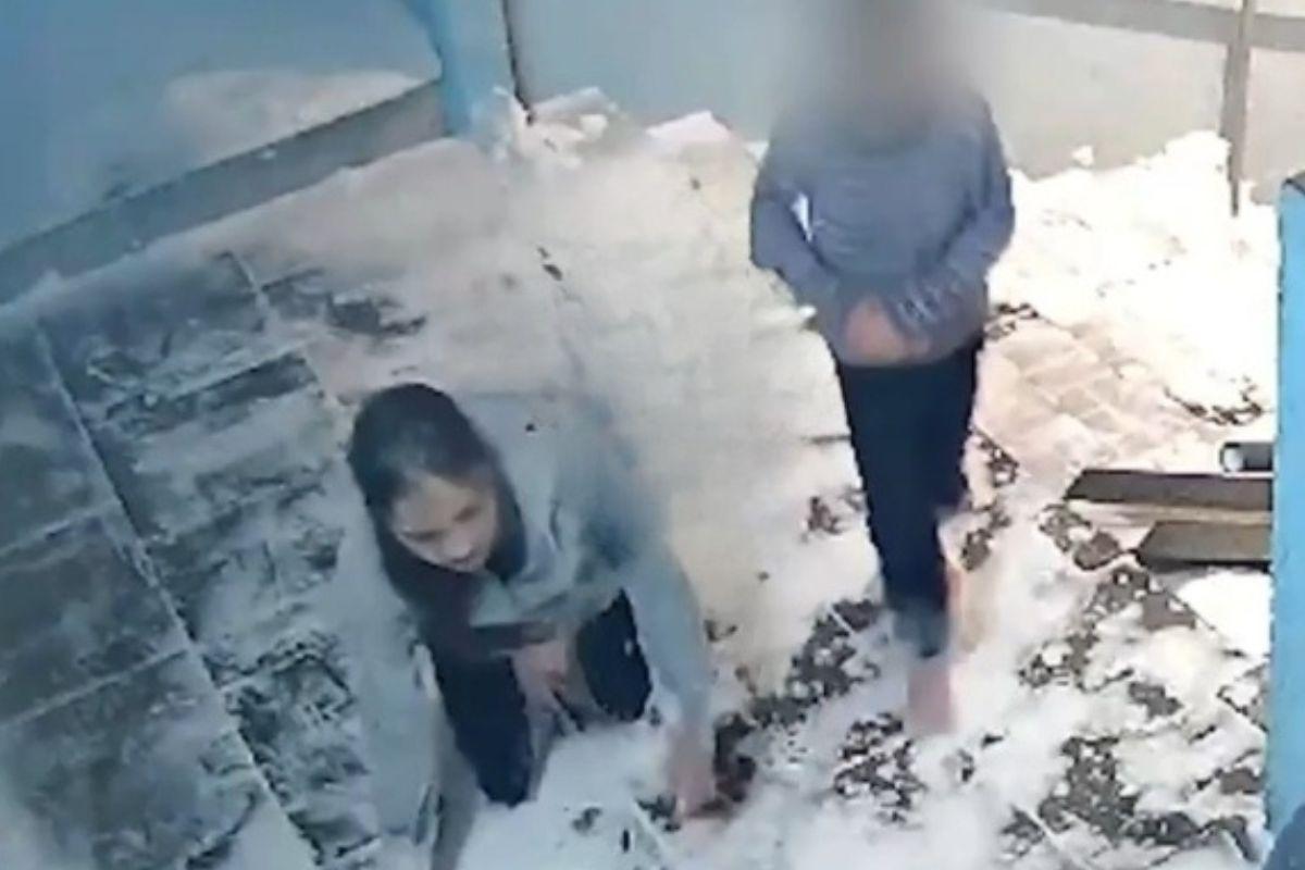 В Екатеринбурге у подъезда нашли раздетых мать и 9-летнего сына - Фото 1