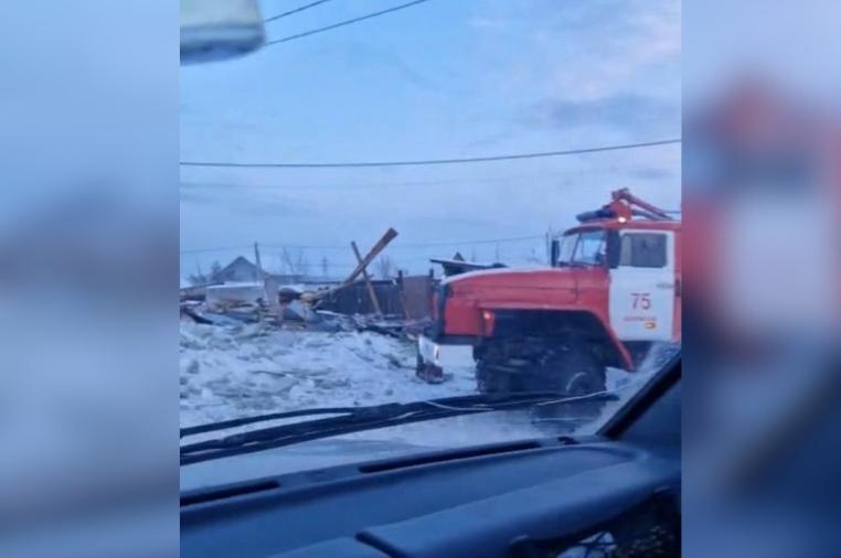 В Свердловской области из-за взрыва газового баллона рухнул частный дом - Фото 1