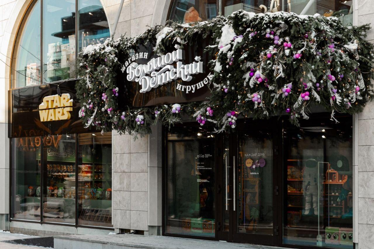 В центре Екатеринбурга открылся 4-этажный детский магазин с кафе и тиром - Фото 1