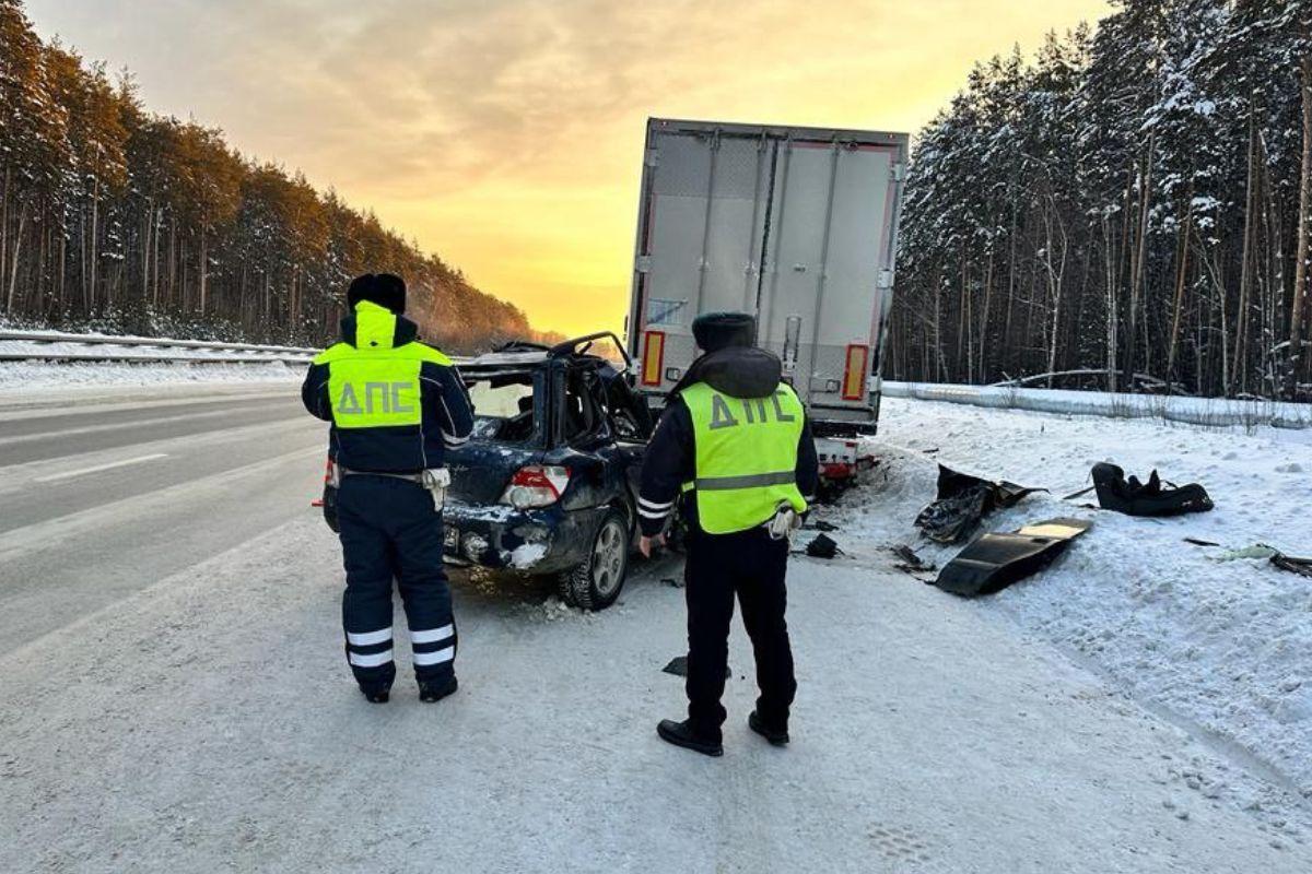 На трассе Екатеринбург – Серов произошло смертельное ДТП - Фото 1