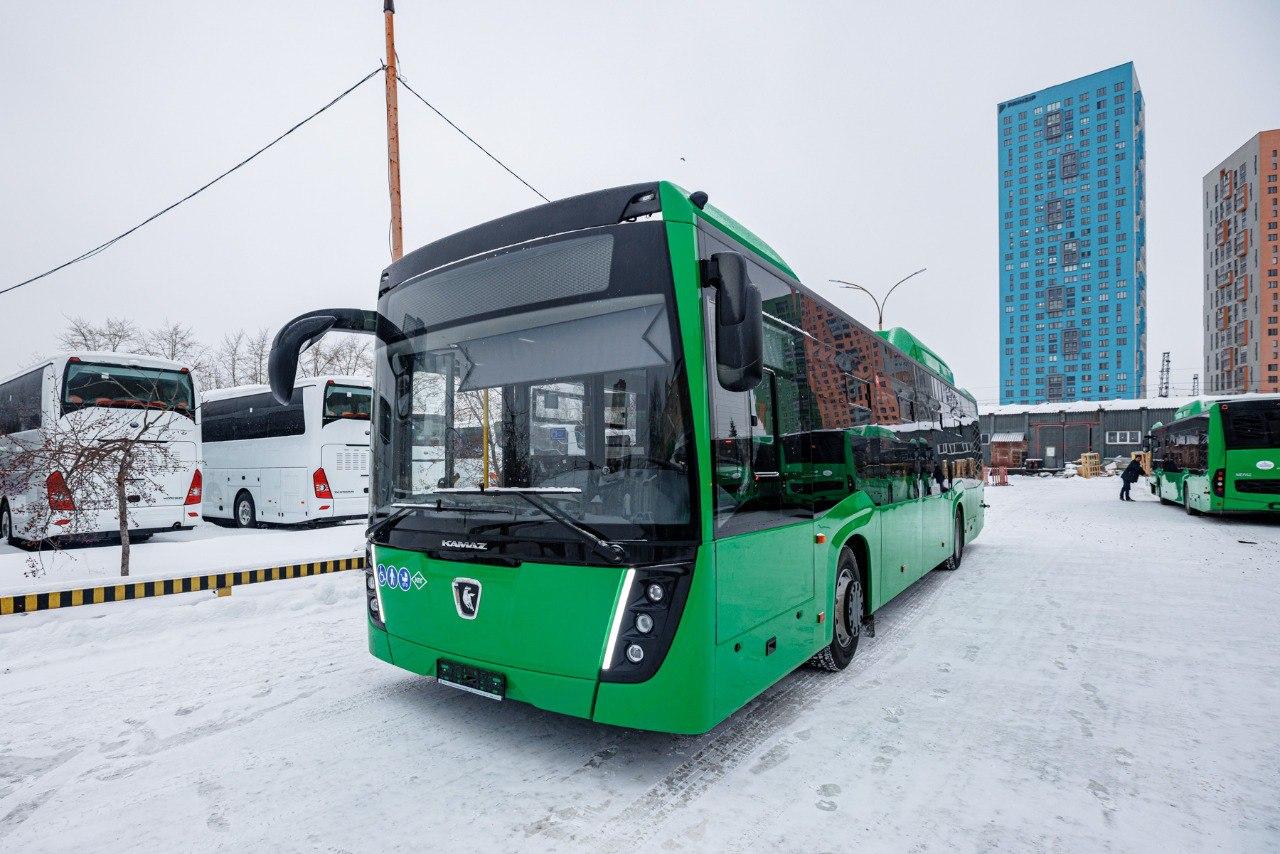 До конца января Екатеринбург получит еще 30 новых автобусов - Фото 1