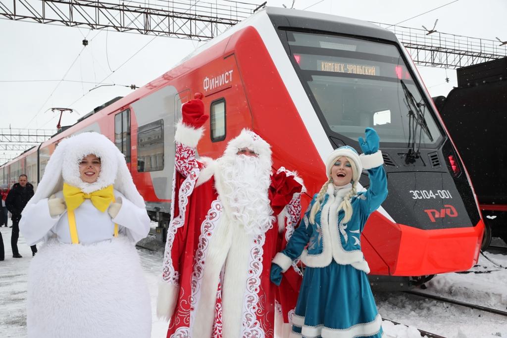Новый электропоезд «Финист» перевез первых пассажиров на СвЖД - Фото 1