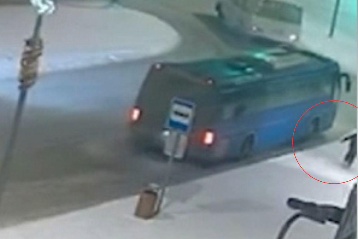 В Первоуральске водитель автобуса проехал мимо ребенка на остановке в мороз - Фото 1