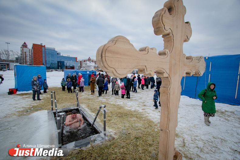 В Свердловской области оборудуют для крещенских купаний 90 купелей - Фото 1