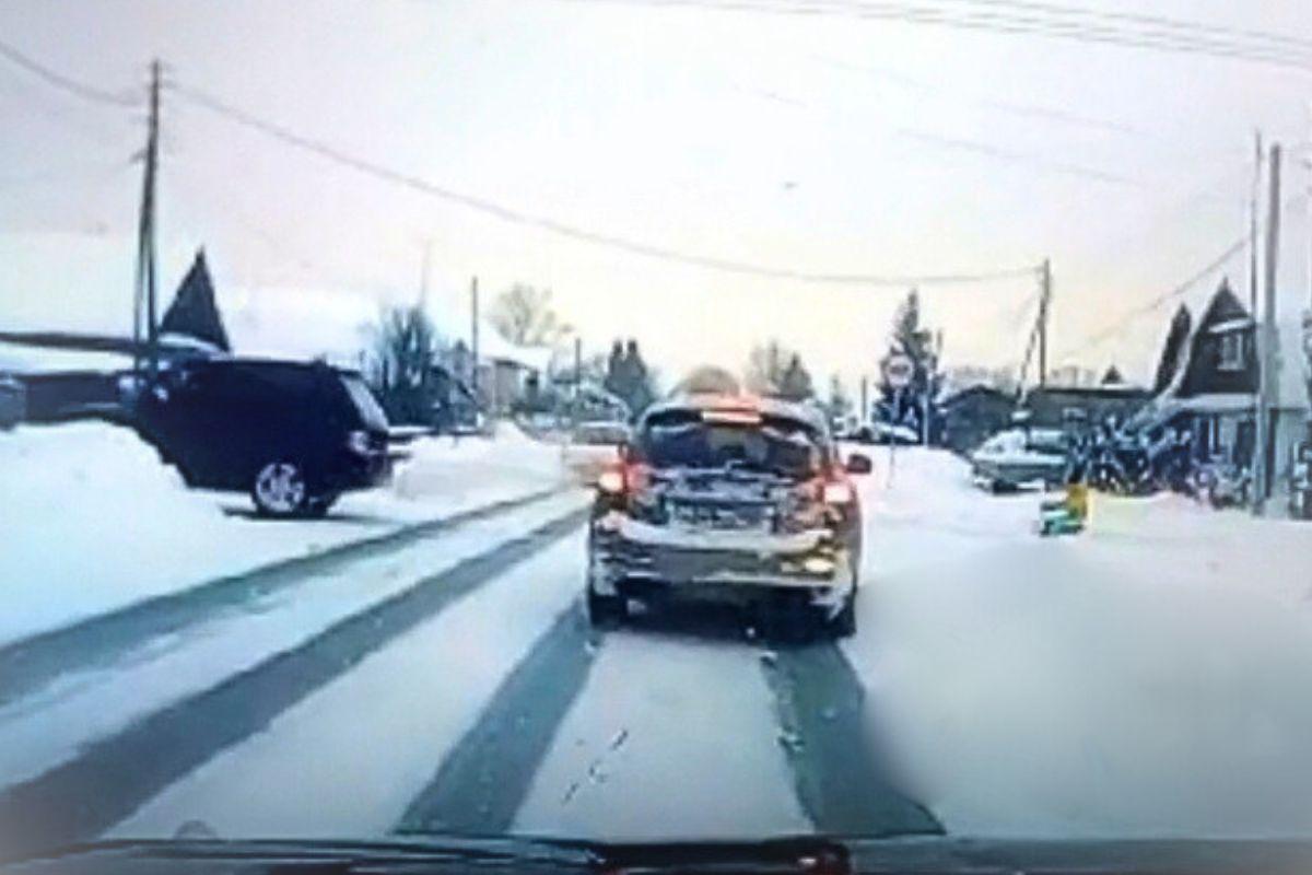 Свердловчанину, катавшему ребенка по проезжей части, дали административку - Фото 1