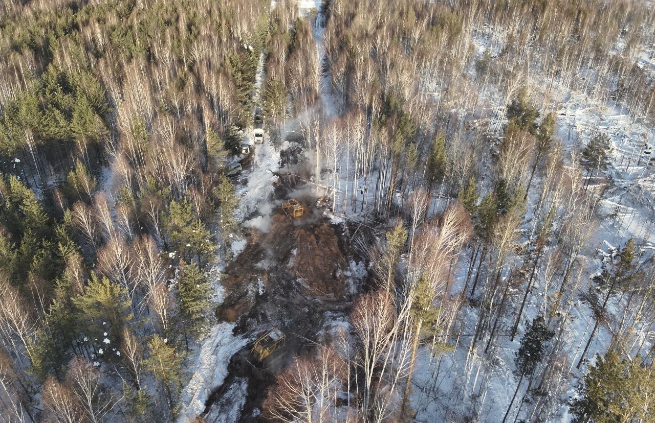 Спасатели потушили торфяной пожар в Березовском инновационным способом - Фото 1