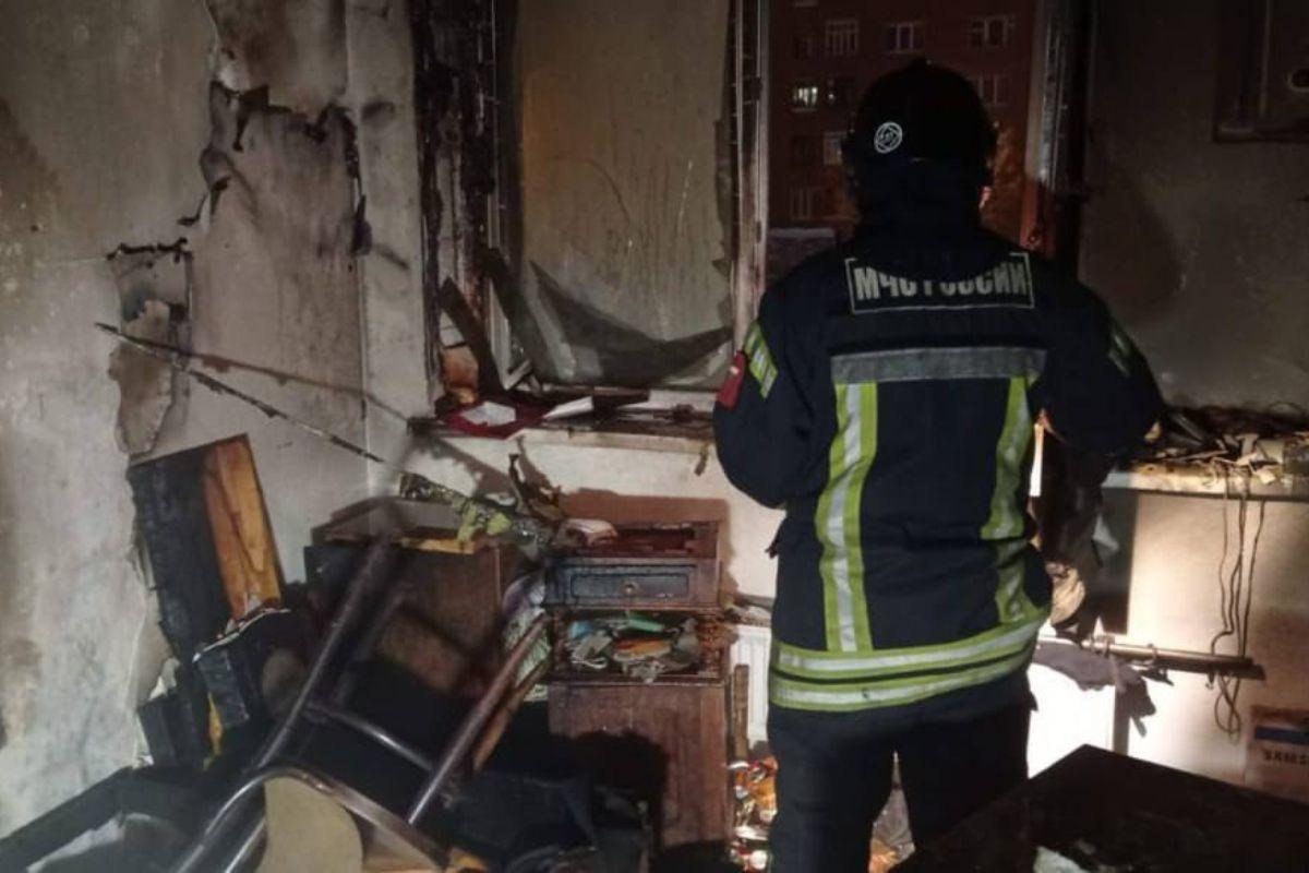 В Екатеринбурге в пожаре в многоквартирном доме погиб мужчина - Фото 1