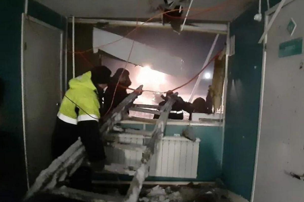 Пьяный красноярец влетел в окно больницы на снегоходе и погиб на месте  - Фото 1