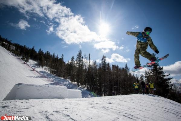 На Урале сноубордист заблудился в лесу и едва не замерз насмерть в сугробе - Фото 1