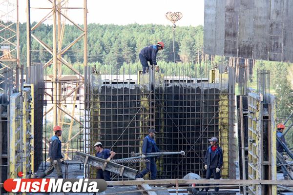 УГМК продает недостроенный ТЦ в переулке Базовом - Фото 1