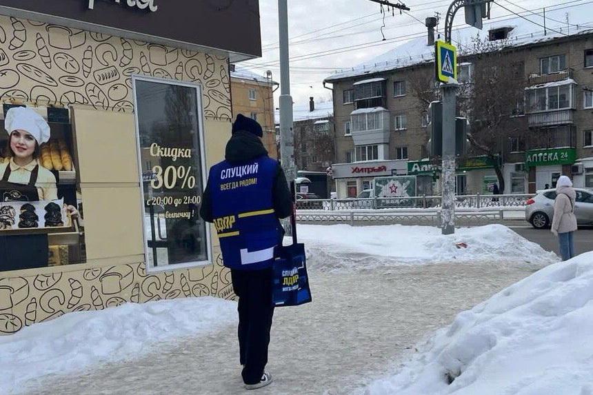 На улицах Екатеринбурга заметили агитаторов ЛДПР - Фото 1