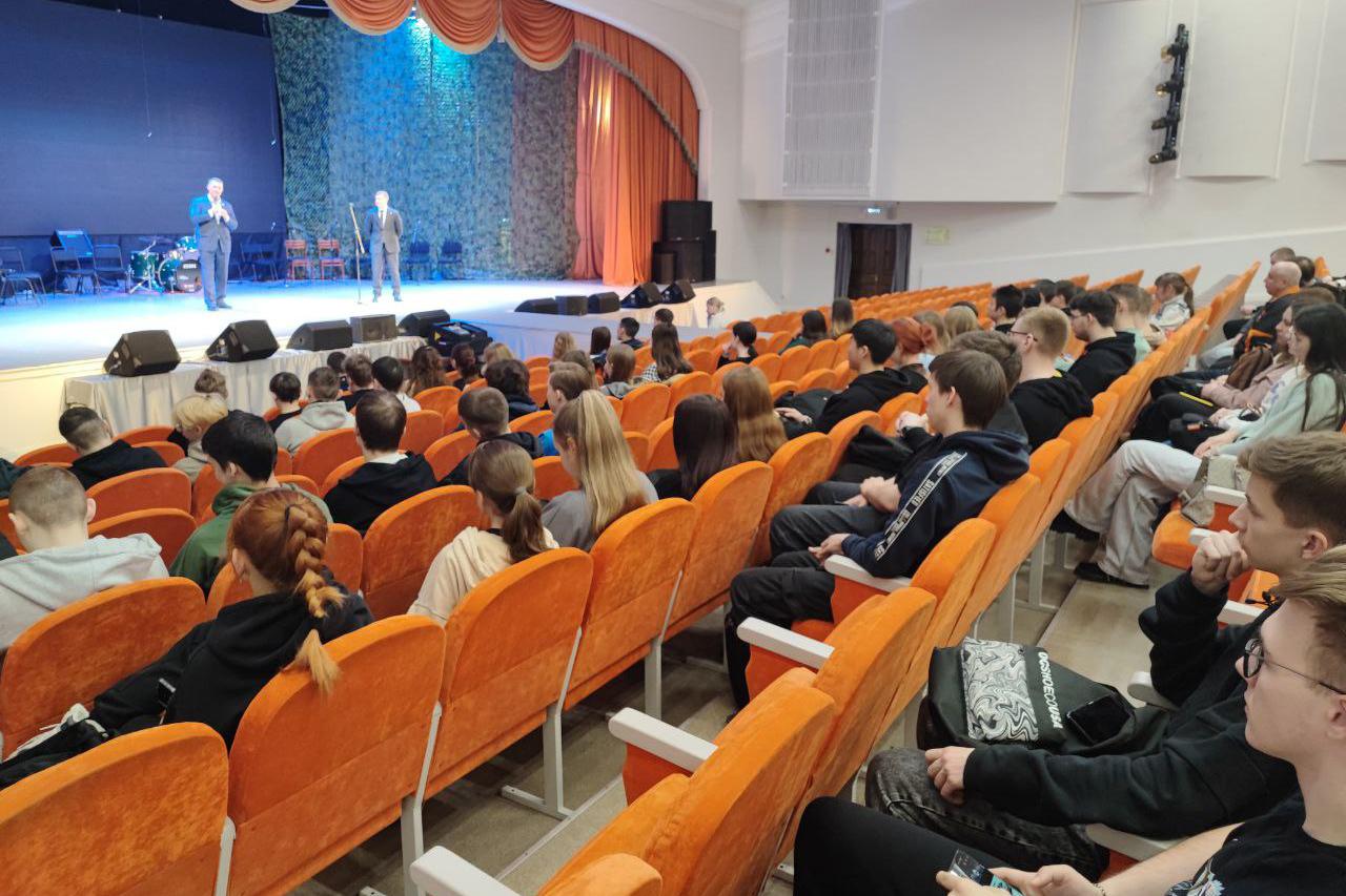 Депутат ЗакСО Алексей Свалов рассказал студентам о самбо и о своей учебе в вузе - Фото 1