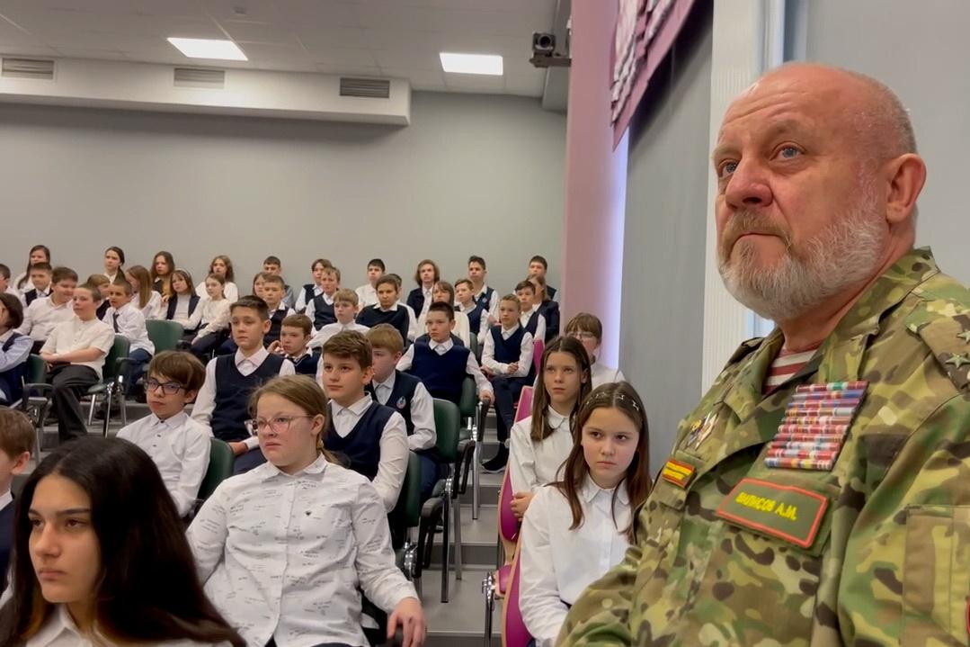 Участники проекта «Диалоги с героями» встретились со школьниками Екатеринбурга - Фото 1