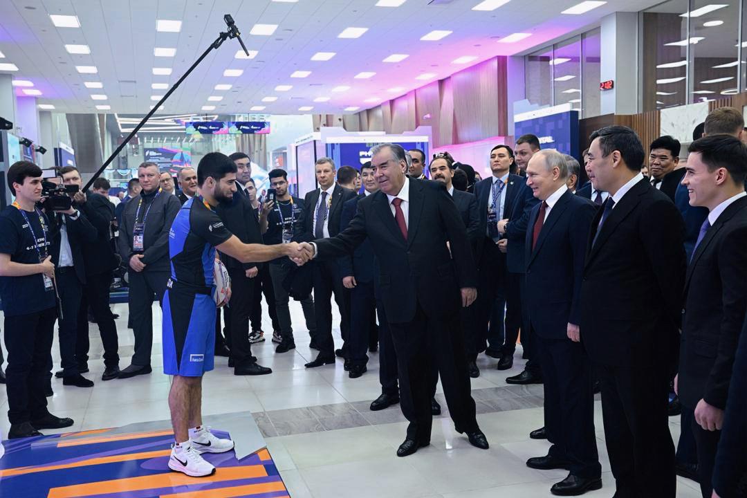 Спортсмен Академии единоборств РМК встретился с Путиным - Фото 1