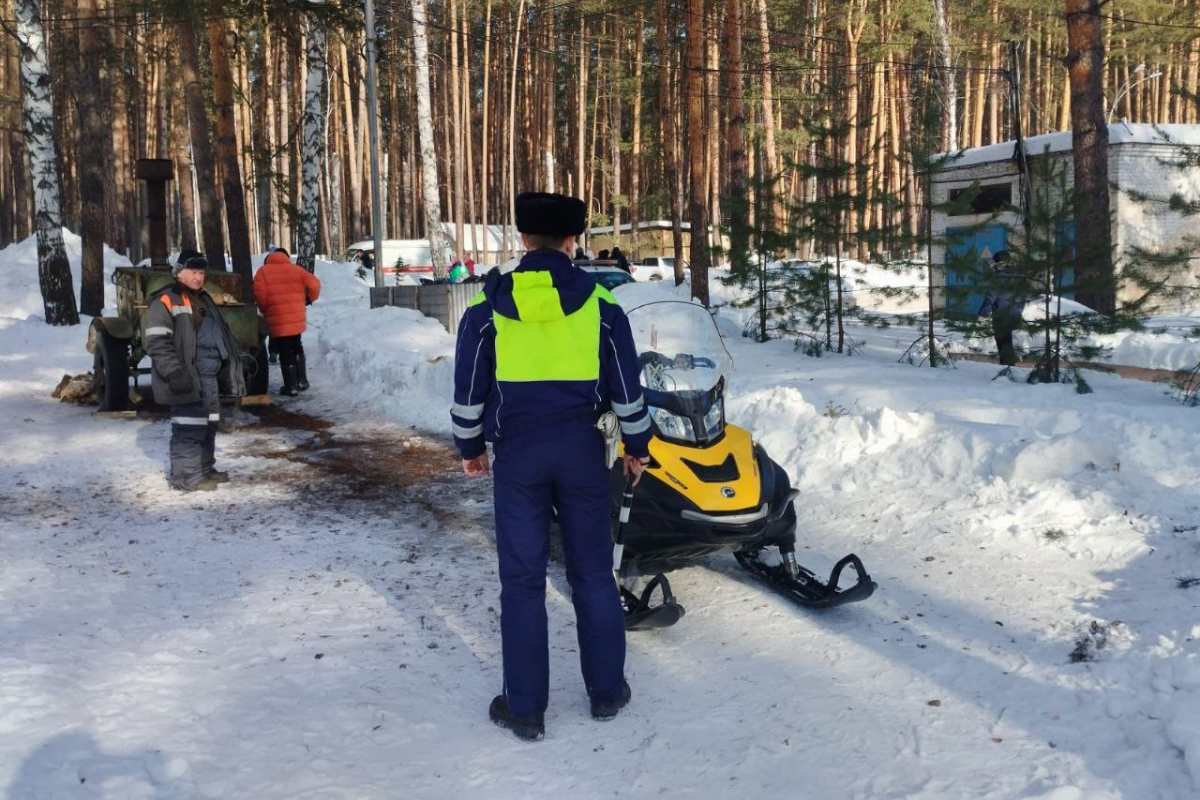 На лыжной базе в Нижнем Тагиле снегоход сбил 25-летнюю отдыхающую  - Фото 1