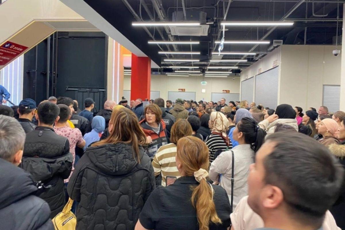 Сотрудники ТЦ «Пекин» устроили забастовку из-за повышения арендной платы - Фото 1