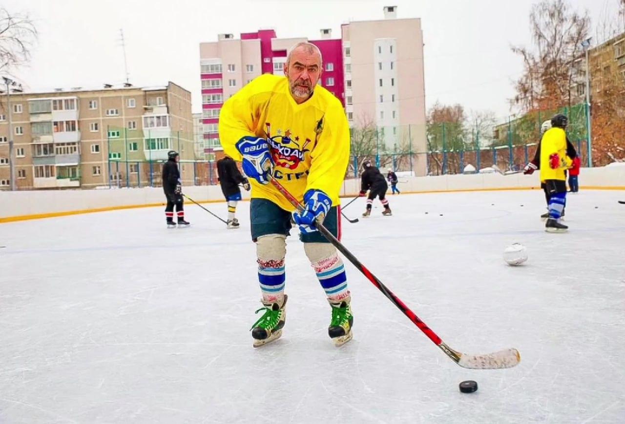 Тренер скончался во время хоккейного матча в Екатеринбурге - Фото 1