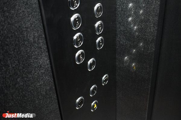 Три человека пострадали из-за падения лифта в Шушарах под Санкт-Петербургом - Фото 1