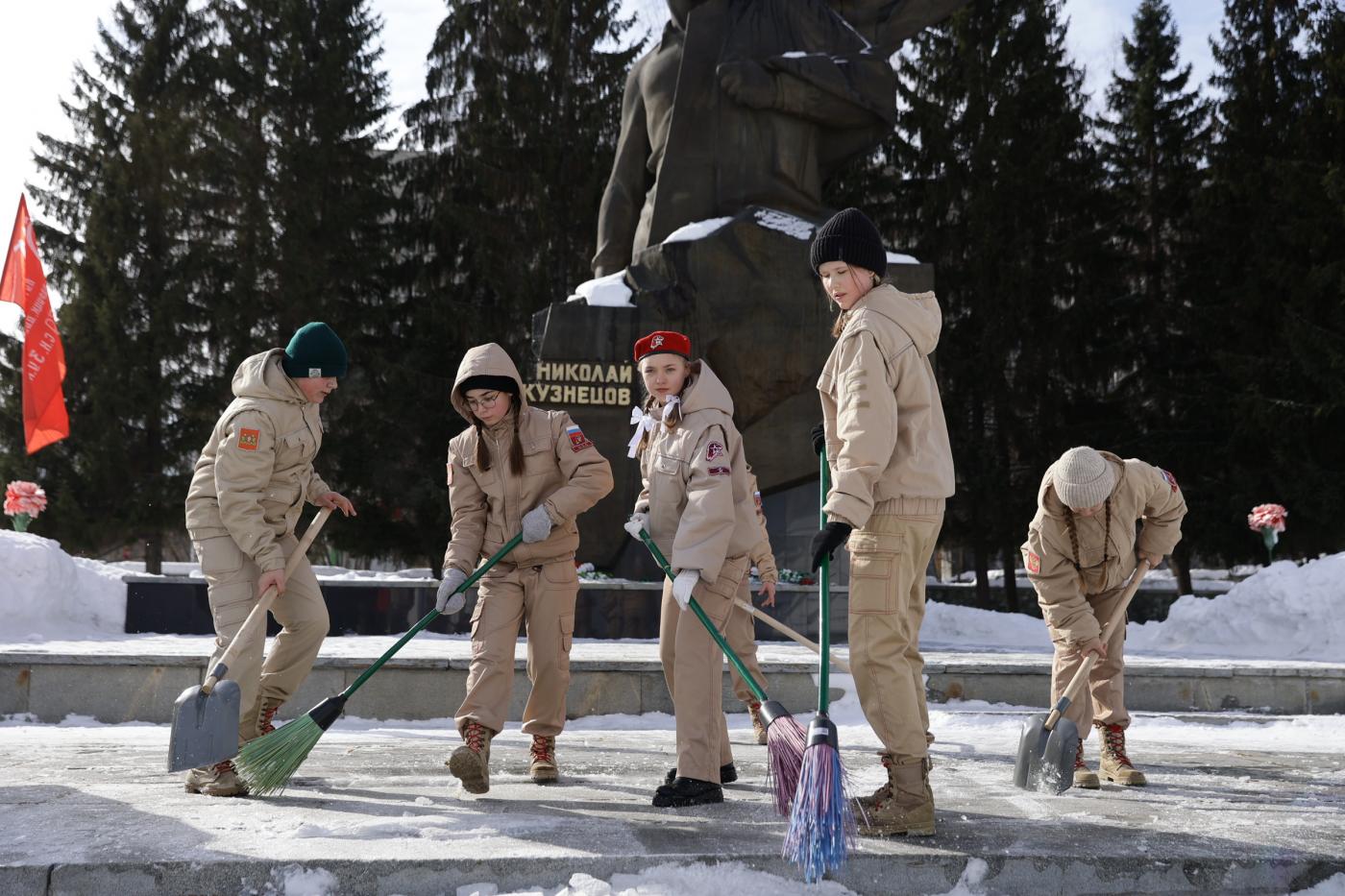 В Екатеринбурге почтили память легендарного разведчика Николая Кузнецова - Фото 1