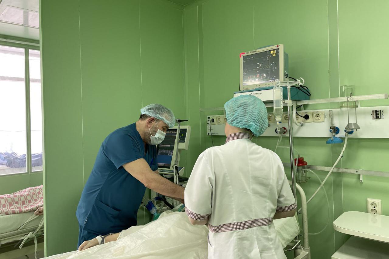 Екатеринбурженку, выпавшую с 20 этажа, выписали из больницы - Фото 1