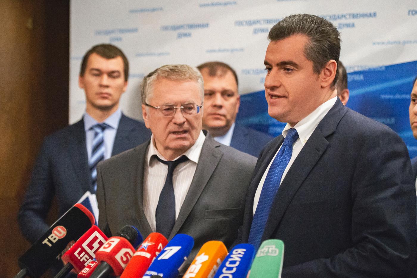 Студентам и аспирантам предлагают выплачивать стипендию в размере МРОТ - Фото 1