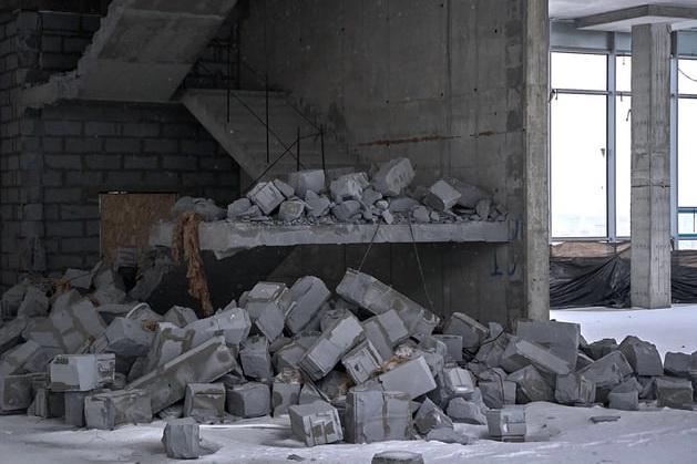 «Брусника» увеличила срок демонтажа недостроенного БЦ «Карнеол» - Фото 1