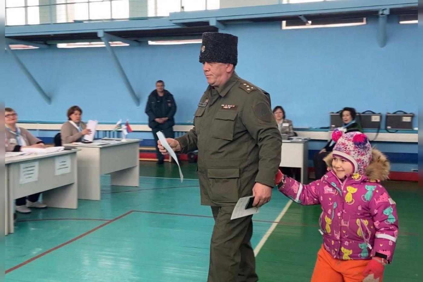 Свердловские Герои России пришли на избирательные участки - Фото 1