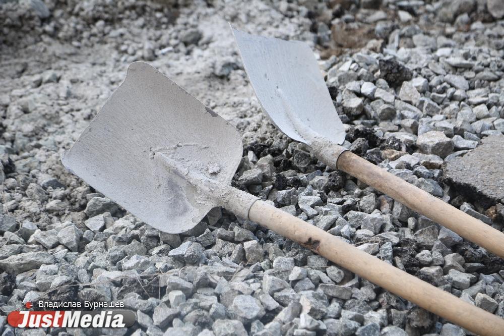 Районная администрация отказалась заставлять коммунальщиков восстанавливать тротуар после раскопок - Фото 1