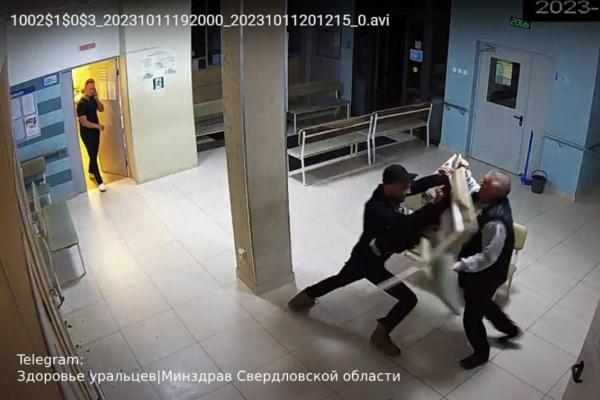 В Екатеринбурге пьяный мужчина напал на сотрудников травмпункта - Фото 1