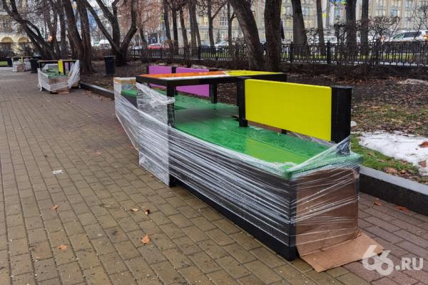 В Екатеринбурге появились скамейки в виде фигур с картин Казимира Малевича - Фото 1