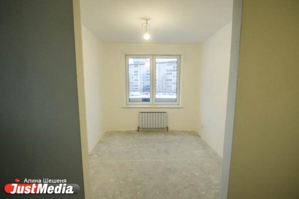 Екатеринбуржцы взыскали с «Астра-С» 240 тысяч рублей за трещины и кривые окна в новостройке - Фото 1