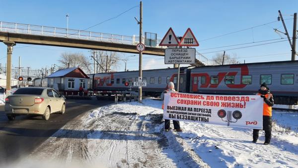 СвЖД обеспокоена двукратным ростом ДТП на переездах в 2023 году - Фото 1