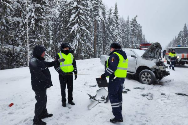 На трассе под Ивделем водитель китайской легковушки устроил смертельное ДТП - Фото 1