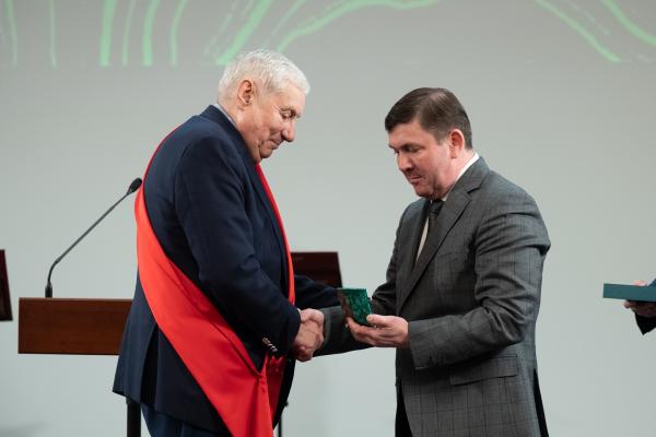 Три уральских академика получили главные научные премии Свердловской области - Фото 1