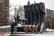 Жительницу Екатеринбурга оштрафовали на 15 тысяч рублей за возложение цветов