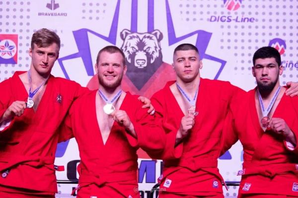 Медали всех достоинств завоевали спортсмены верхнепышминского клуба самбо на чемпионате России в Брянске - Фото 1