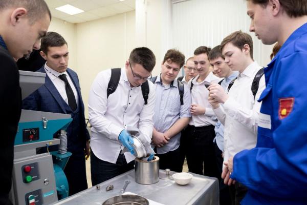 В вузе Верхней Пышмы покажут, как добывают руду и извлекают из нее металлы - Фото 1